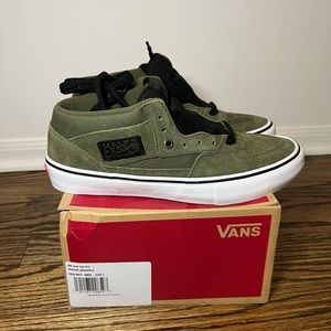 NWOT Vans Half Cab Pro Skate Shoe, size 9.5